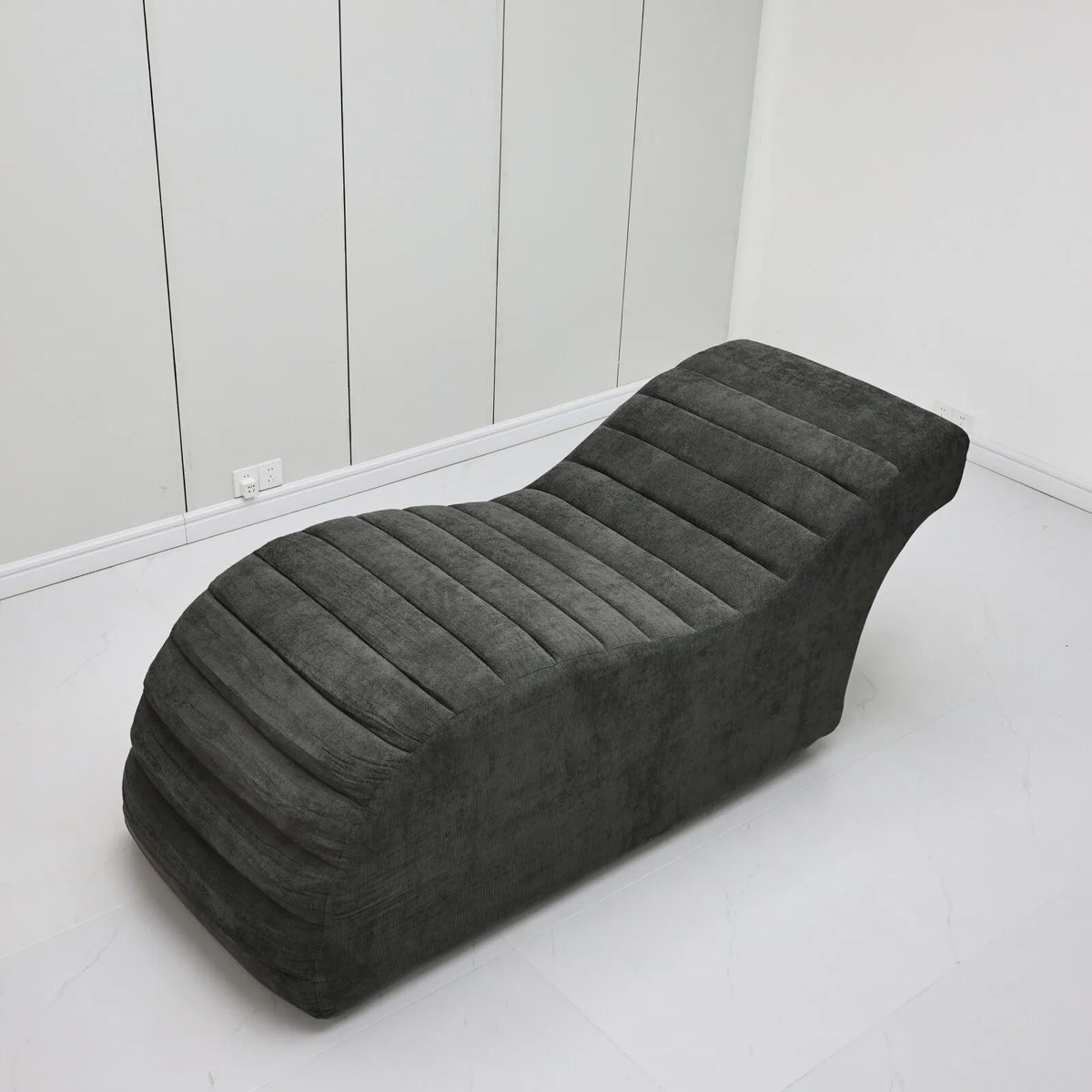 Sofás-cama reclináveis confortáveis, ideais para áreas de descanso